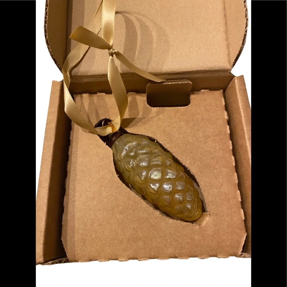 Longaberger Collectors Club 2006 Pinecone Ornament with Original Box - Picture 6 of 7